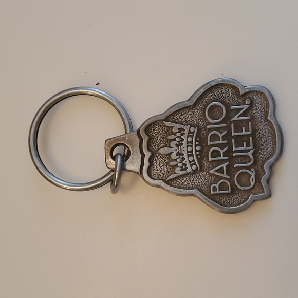 Dia de Los Muertos Queen Keychain - Picture 3 of 3
